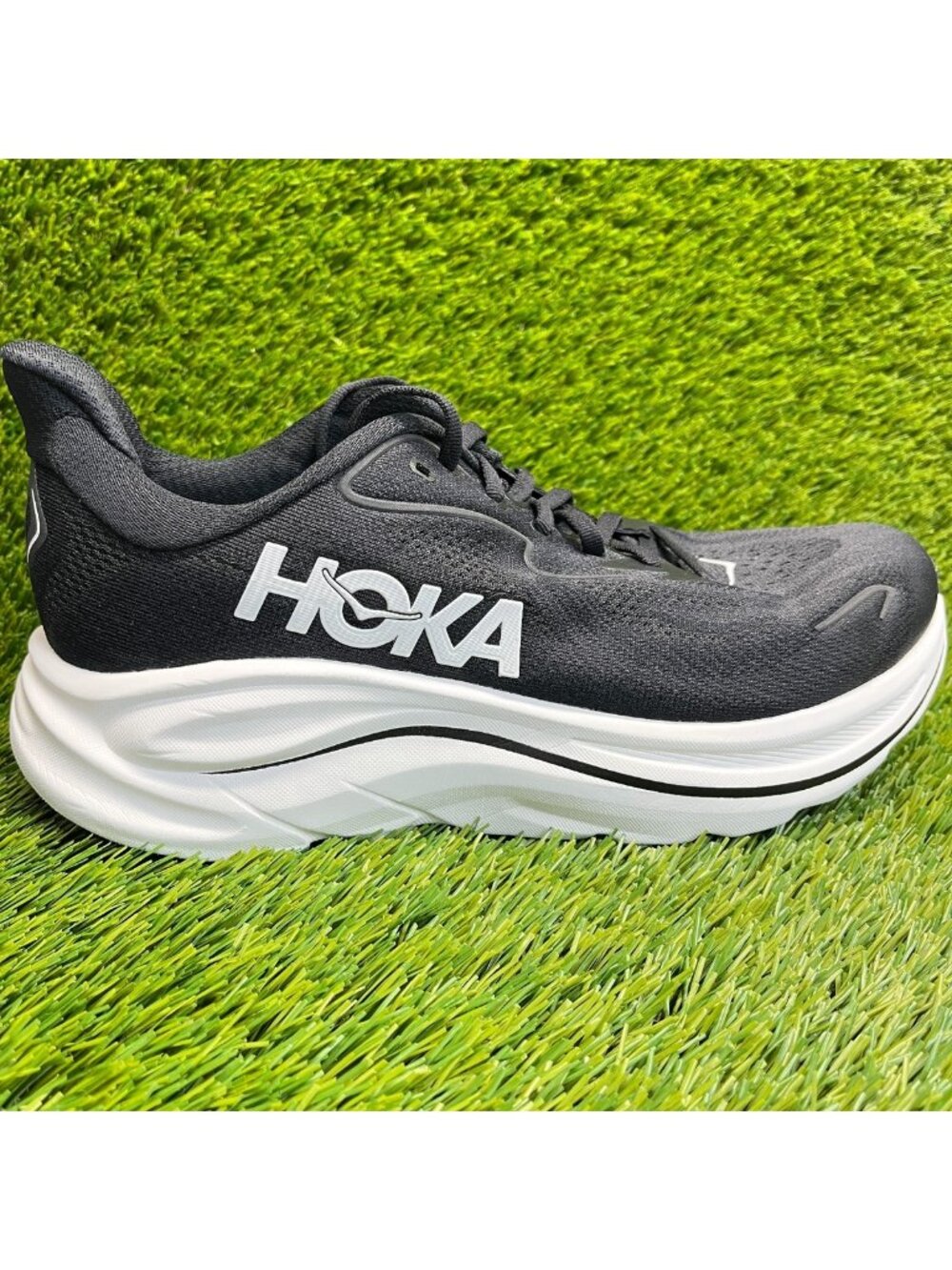 Hoka One One Clifton 10 Mens Size 9.5 Black White Athletic Running Shoes Sneaker
